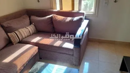 انتريه ٢ كنبه و٢ كرسى وركنه بحاله ممتازه