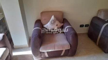 انتريه ٢ كنبه و٢ كرسى وركنه بحاله ممتازه - 6