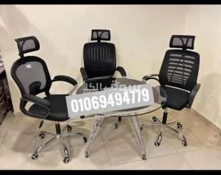 ترابيزاة ضيافة زجاج سيكوريت شاسيه معدن مع كراسي شبك طبي