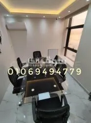 ترابيزاة اجتماعات زجاج سيكوريت شاسيه معدن متاح جميع المقاسات