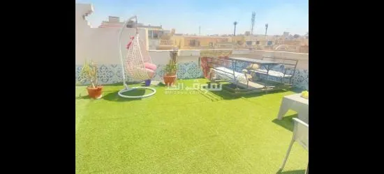 بنت هاوس للبيع في الحي الخامس فيلات بجوار مدرسة اخناتون