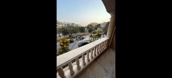 شقه للبيع في التجمع الخامس الثاني نمره من مجمع البنوك موقع مميز جدا - 4