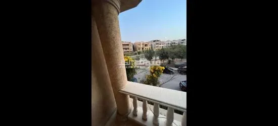 شقه للبيع في التجمع الخامس الثاني نمره من مجمع البنوك موقع مميز جدا - 7