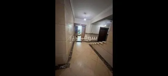 شقه للبيع في التجمع الخامس الثاني نمره من مجمع البنوك موقع مميز جدا - 9