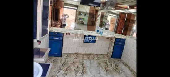 محل يوجد بيه تكييف ومكان لركنة السيارات