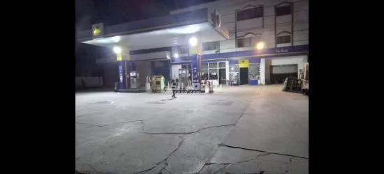 محطة بنزين بمحلات وعقار للبيع بسعر مغري - 3