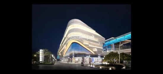 محل مميز جدا للتجار علي واجهه المول بأقل من سعر الشركة ب ٤ مليون