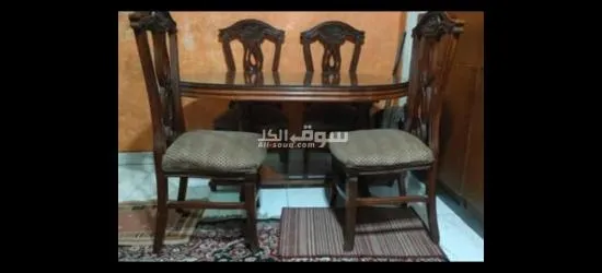 المساحات الصغيره سفرة مستعمله خشب زان بحاله ممتازه تقيله ١٥٠ × ٨٠ مع زجاج ٦ ملي اربع كراسي