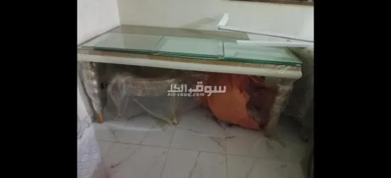 غرفة سفره مودرن اوف وايت ف جولد ونيش وبوفيه