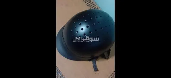 خوذة ركوب خيل وادوات بو****ينج بحالة ممتازة