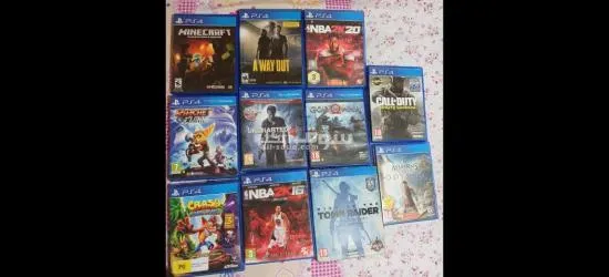 عدد 11  اسطونة بلاستيشن 4 بحالة ممتازة