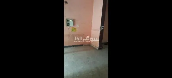 🏬 فرصة استثمارية ذهبية | محل تجاري متأجر + بدروم للبيع على شارع رئيسي حيوي 🏬 - 2