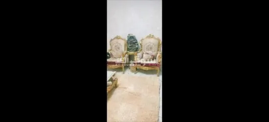 صالون مدهب زان اربع كراسي وكنبه ممتاز جدا استعمال شهرين فقط - 3