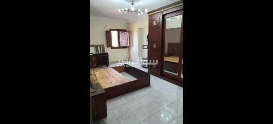 غرفة نوم كاملة بحالة ممتازة