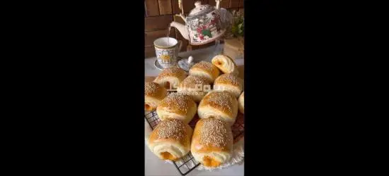 عمال انتاج مصنع باتيه