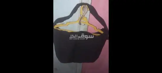 شنطه كتف سوداء فيها رسمه من الخارج وجيوب الداخل بناتي قماش - 2